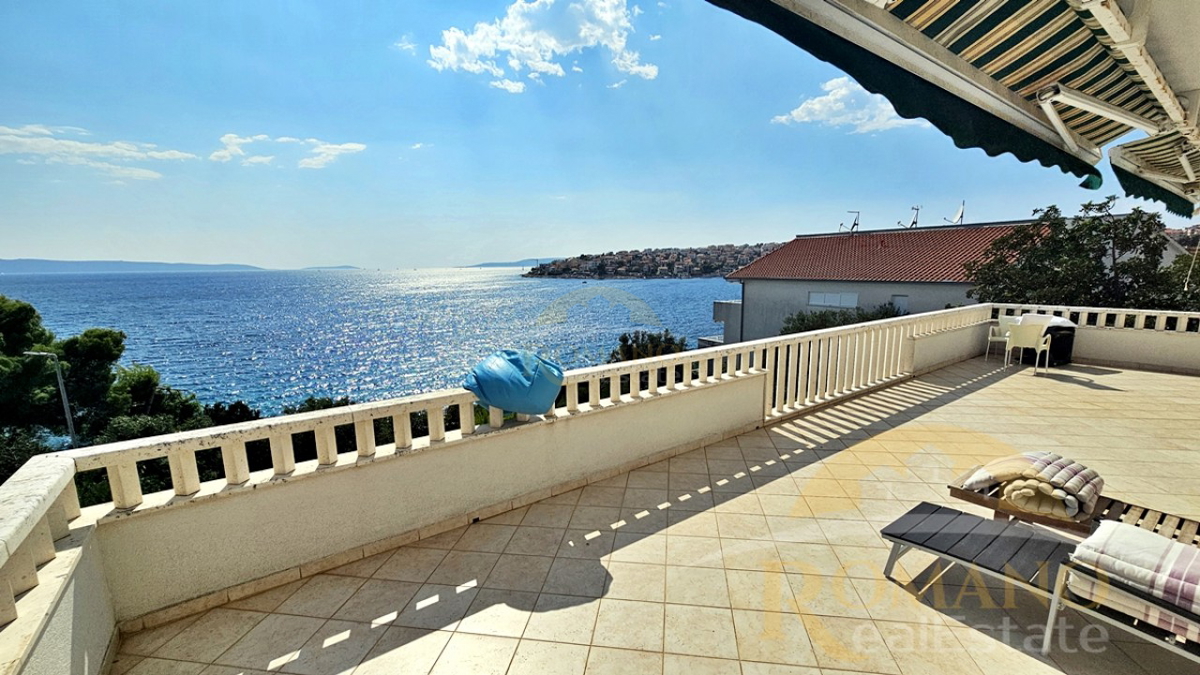 Ekskluzivna hiša prvi vrsti ob morju – Mavarčica, Okrug Gornji – Velik investicijski potencial